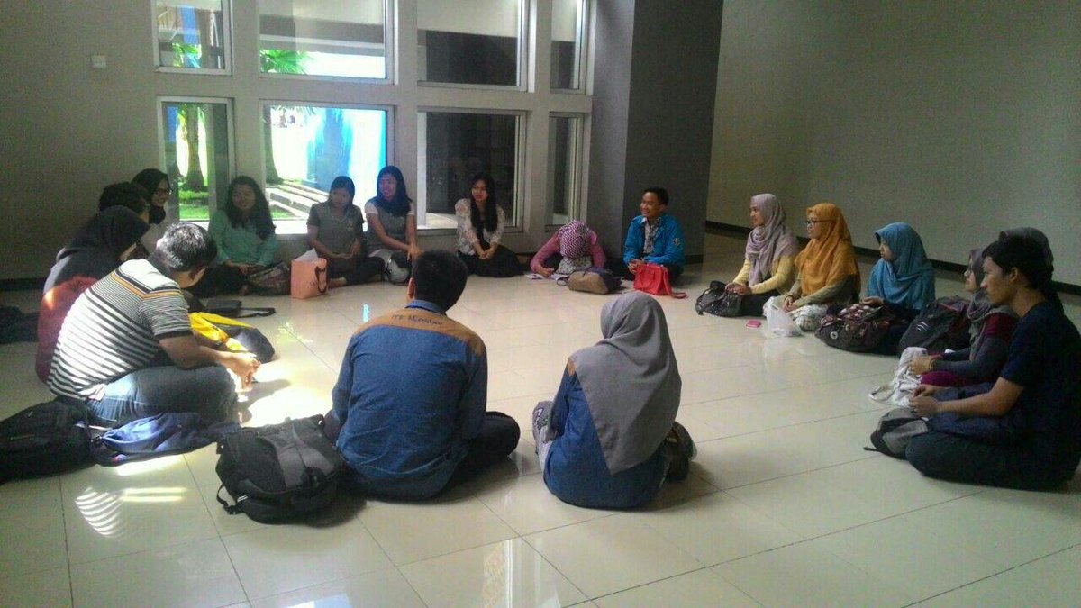 BdgEducation's tweet photo. Dan ini adalah potret keseruan internalisasi BEF kemarin! seru banget kan XD https://t.co/55zRX4fpa7