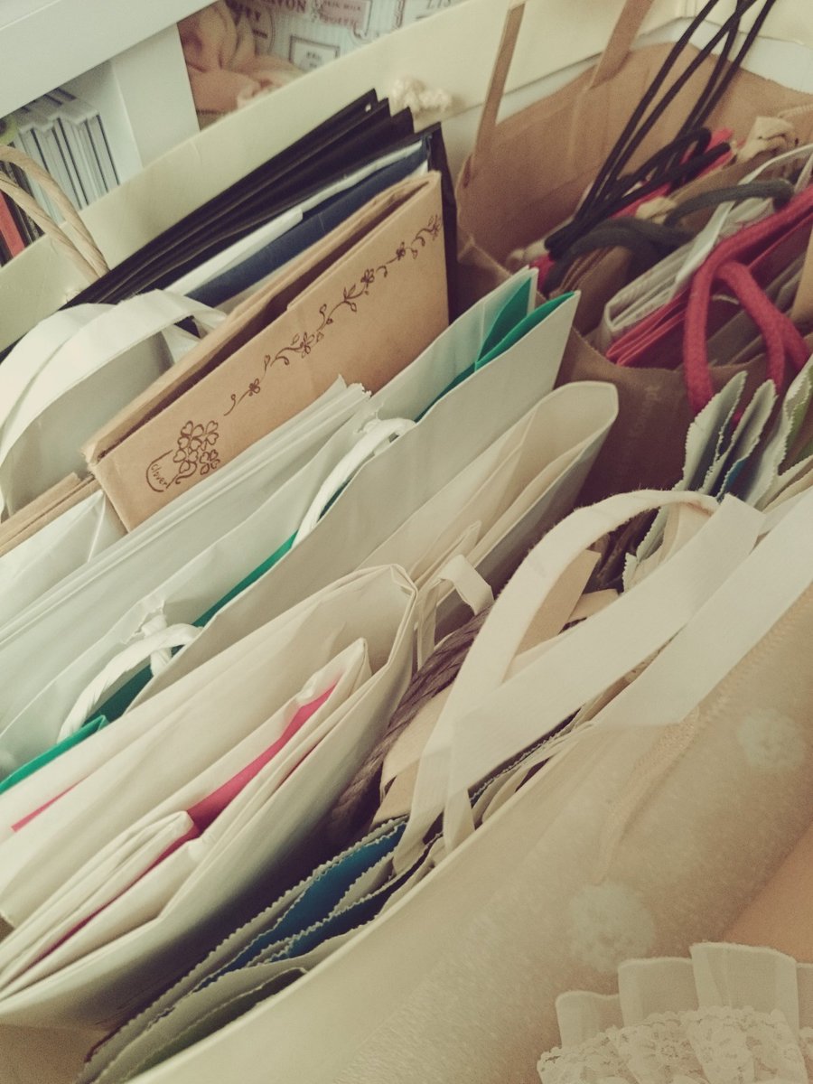 Tweet 貧乏くさいなんて言わせない 紙袋のおしゃれリメイク術