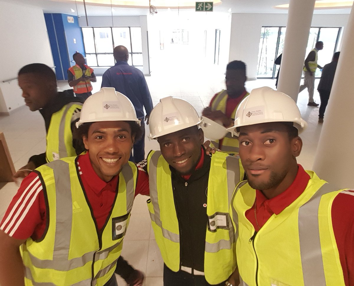 arusbinho's tweet photo. Visitando el nuevo hospital infantil Nelson Mandela https://t.co/xypIa5Tj7i