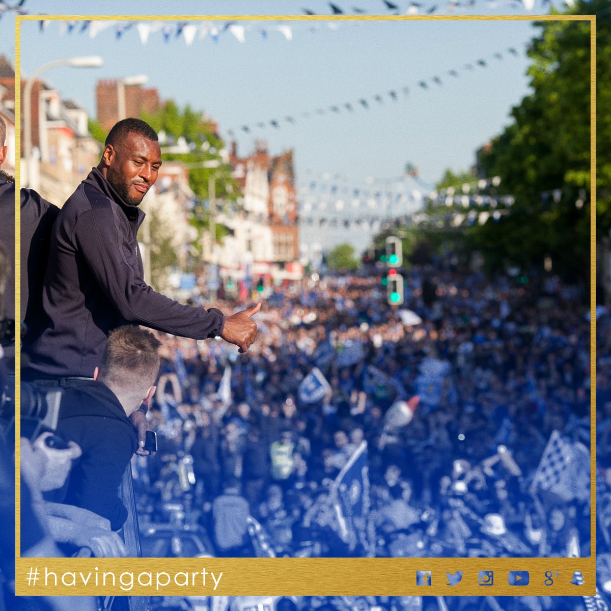LCFC's tweet photo. Our fans. 

💙🐺👏

#havingaparty https://t.co/NwcSl9rn9m