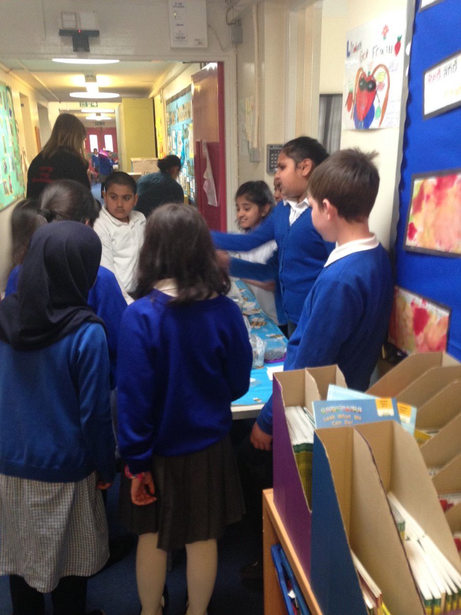 Our first Linden's Got Fruit stall has gone really well! Well done LGT team &amp; hurrah forhealthy snacking