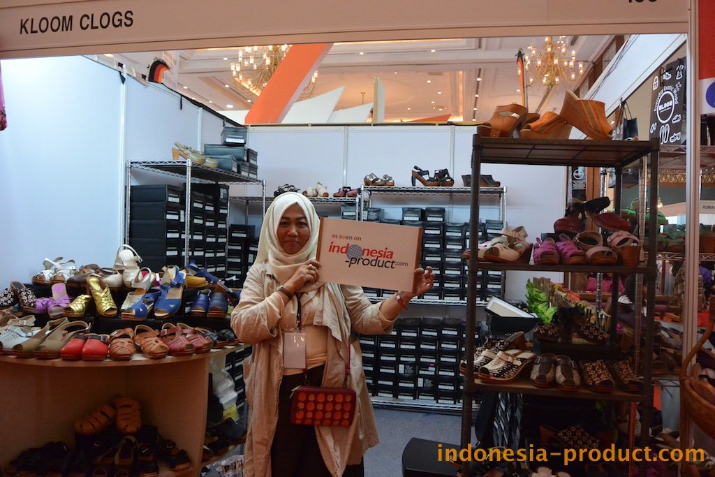 indoproductcom's tweet photo. Buat kamu yg di Tangerang dan ingin mencari sandal dan selop trendi, yuk kunjungi Kloom Clogs #UKMHERO #INACRAFT2016 https://t.co/e4gs54vfiq
