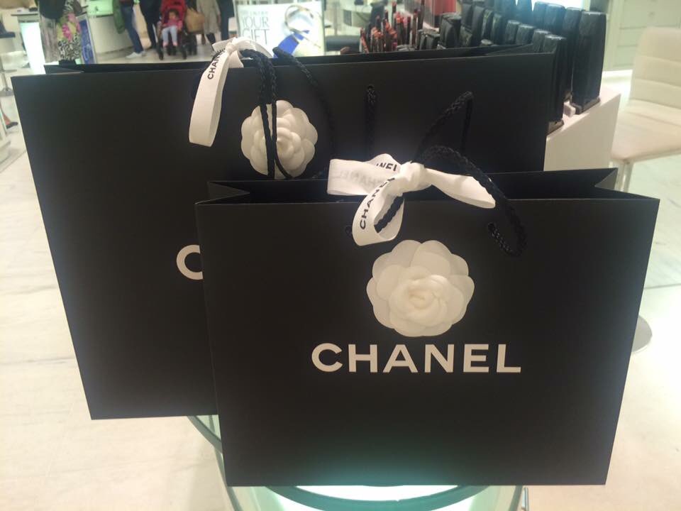 PeachesScreams's tweet image. FOLLOW US &amp;amp; RETWEET for you chance to WIN Chanel goodie bags! Winner will be selected and announced in 1 month! 🛍🛍🛍
