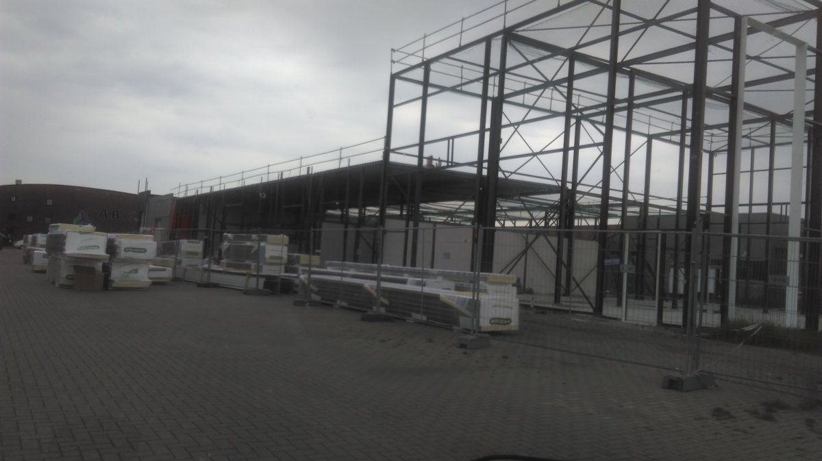 Nieuwbouw boxen op de Griend op Urk gaat vlot vooruit <a href="/dakenbouw/">Klaas Bakker</a> <a href="/tonkraats/">ton van de kraats</a>