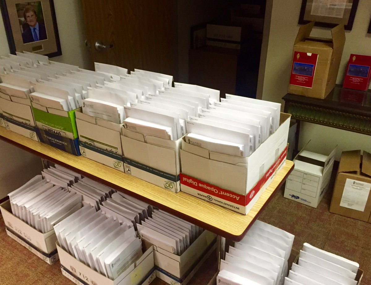 BarretBanking's tweet photo. Getting ready for bankers from 19 states to arrive for our 44th Annual Grad Program #bgsb16 #lotsofpaper barret.ws https://t.co/XhL2h9FznR