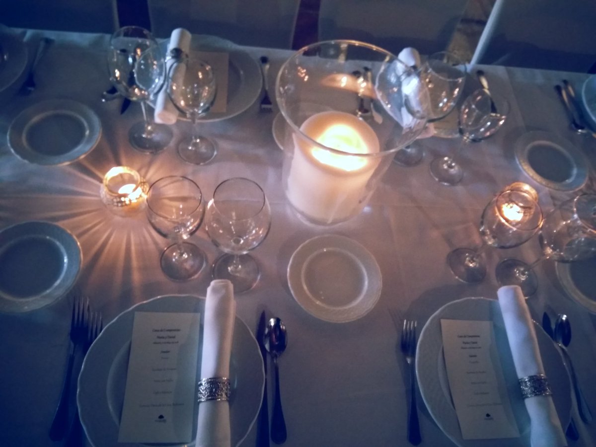 GolfAlhaurin's tweet photo. Compromiso  de Nuria and David en #restaurante la ventilla https://t.co/kHugK1WBKw
