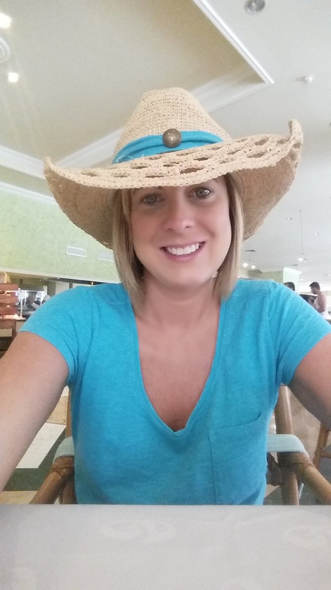 EricaJa96840457's tweet photo. Ready to hit the beach! https://t.co/PklHNm59XI