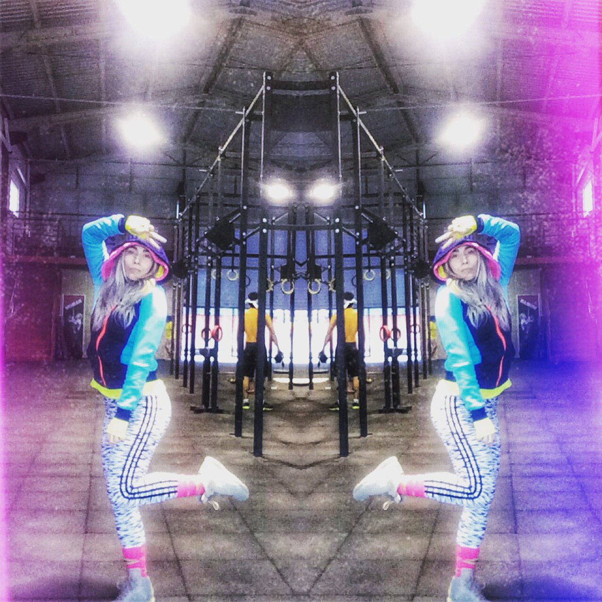 gracianonaty's tweet photo. To vestida assim hj haha https://t.co/rGQHMTdxgy