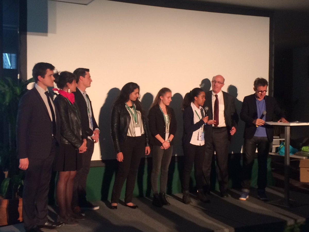 ArtsetMetiers_'s tweet photo. Remise du prix de l'avenir technologique au féminin par @ellesbougent @flobarnito #olympiadesdesSI https://t.co/VmhY1iuquh