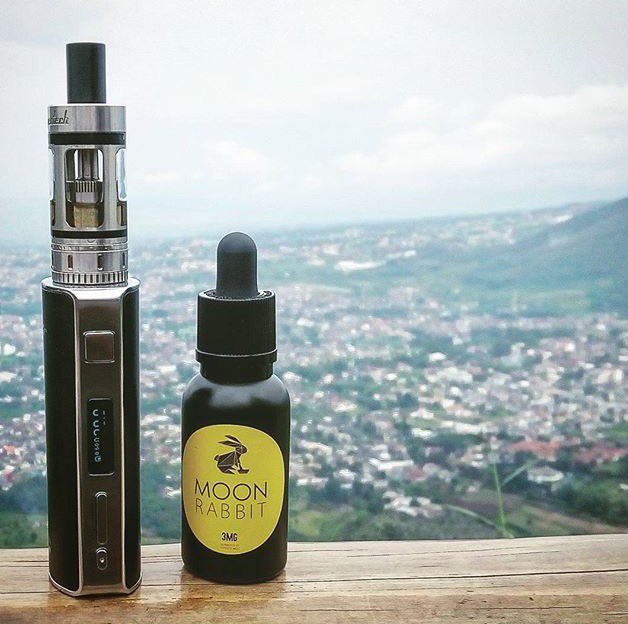 Eastern_Ray's tweet image. Retweet &amp;amp; Follow us to win Moon Rabbit e-juice! #eliquid #vape #vapefam #ejuice #vapor #vaper #cloudchaser #ecig