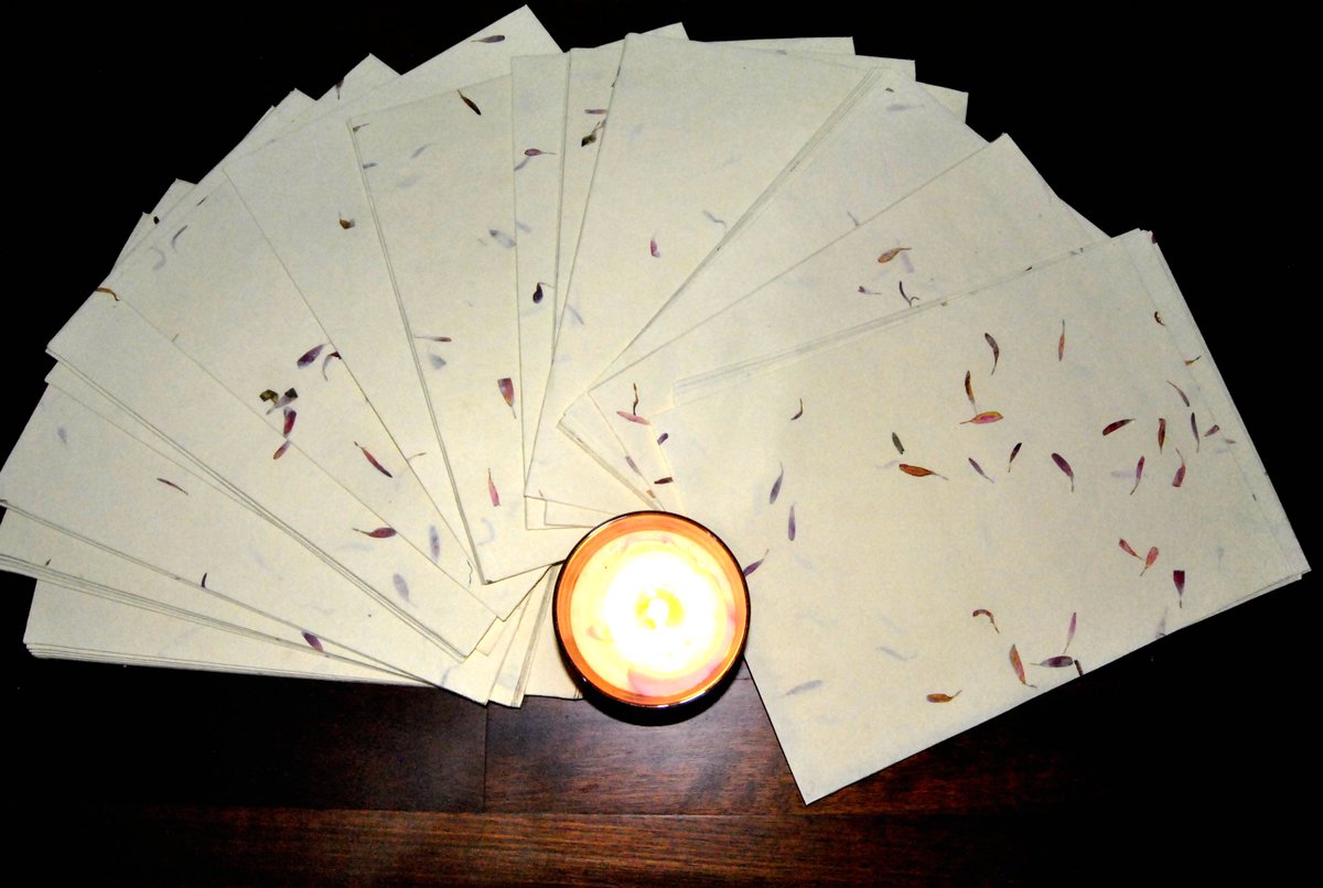 evavolley's tweet photo. 6 x Hojas de papel con petalos de flor A4 recicladas.Art paper por VintageNiceShop https://t.co/p0BQvK0cmK vía @Etsy https://t.co/wxbb81xud9