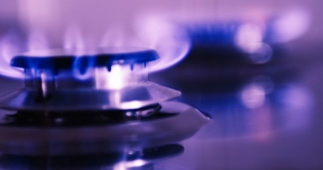 JohnyRice's tweet photo. Daenery's may be immune to being burnt, but the carbon monoxide she inhaled would have killed her long before #C02 https://t.co/6EJmR4nDAx