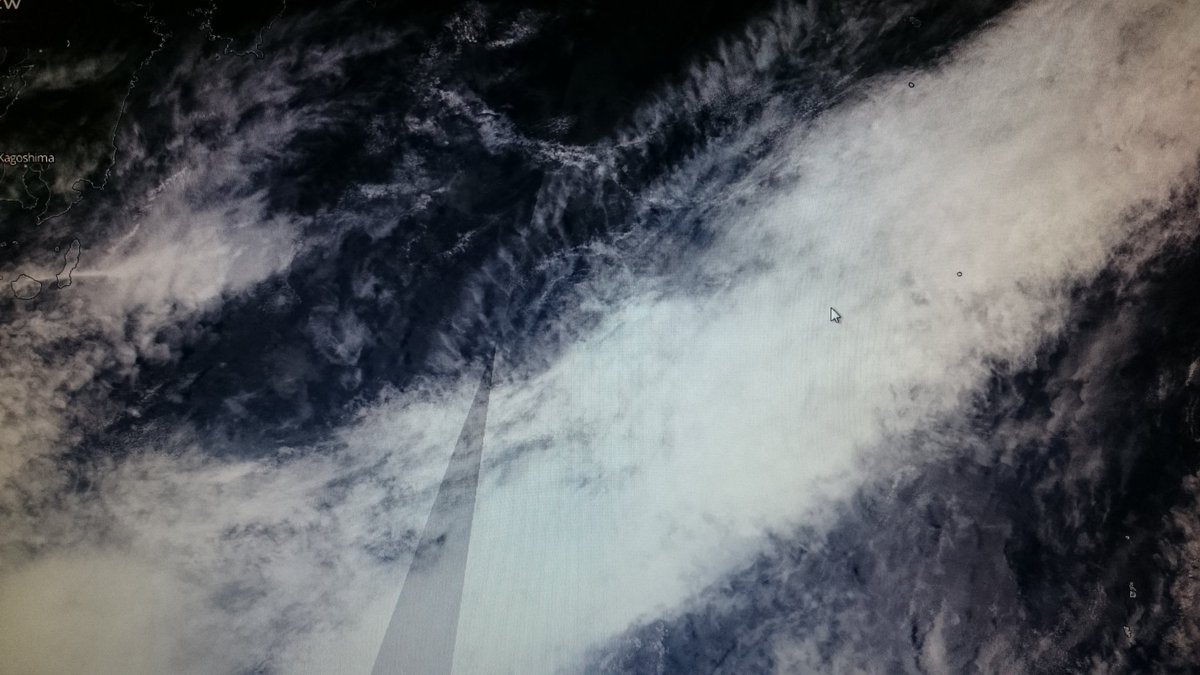 ALPHAtoZETAjpn's tweet photo. #イマソラ #人工衛星写真 
#NASA_WORLDVIEW 
日本の太平洋沖の #雲 の様子です。
3機の人工衛星の画像を重ねてみました。何か…見えますか…💡🌀❔ https://t.co/rJEiW6Q8si