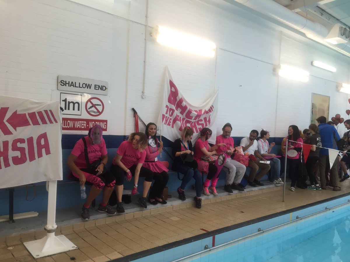 TeamFuchsiaUOB's tweet photo. Full of supporters for the swimming!! GO TEAM #BackToTheFuchsia @UniofBradford #EndOfYear2016 https://t.co/ZDr2fsT3B4