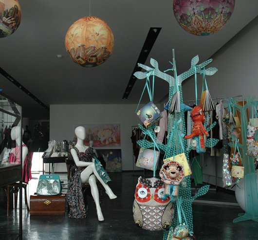 papinee's tweet photo. Throwback to when HRH Deena Abdul Aziz invited us to her gallery space in Riyadh! 
#Papinee #ToysForTogetherness https://t.co/G7M6GZexHK