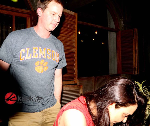 [New pictures] Preity zinta and Gene goodenough spotted at the restaurant
