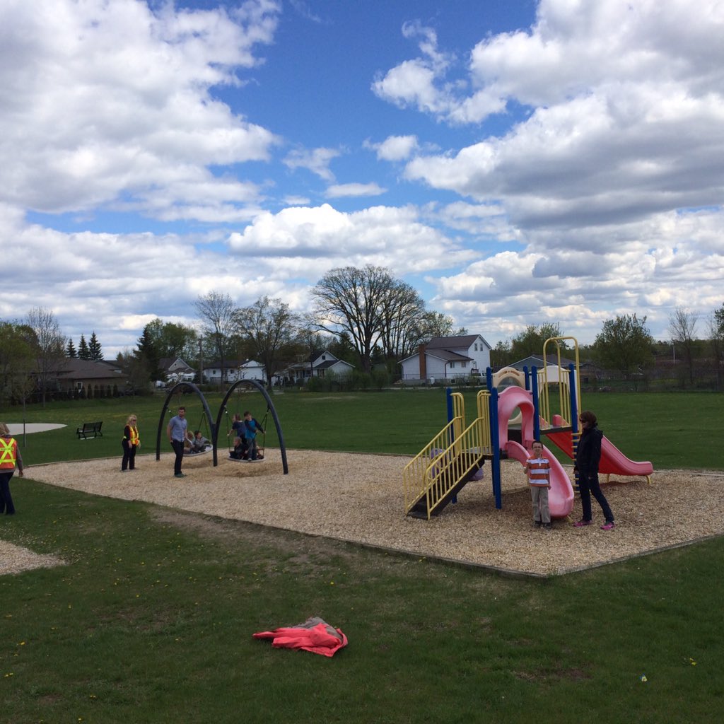 BPS151's tweet photo. A great day to spend some time at the park with our Best Buddies! ☀️ @BobcaygeonPS @BestBuddiesCND https://t.co/UIiHqTZTaQ