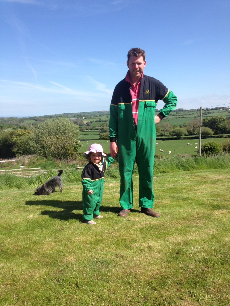 HelenMLMorgan's tweet photo. New apprentice at Ffarm Carreg y llech. @tedstractor @JohnDeere https://t.co/fBE3Iq2mur