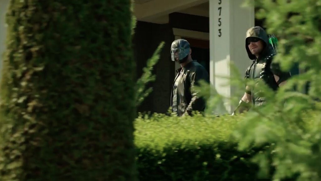 StarlingCityJ's tweet photo. Hello #Arrow fam😁🙌 have a great day😊❤️ tonight Oliver &amp; Diggle go save Thea; Felicity, #PapaSmoak &amp; Curtis team up🏹💚 https://t.co/iPvfH3T91y