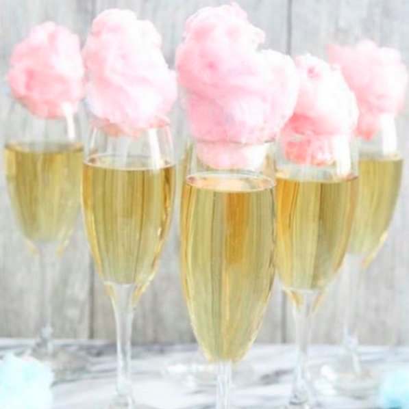 GuidesForBrides's tweet photo. #Wedding Idea: Why not serve candy floss with your reception drinks? Perfect for a #bride with a sweet tooth! ❤ https://t.co/XEH9pAVg5B