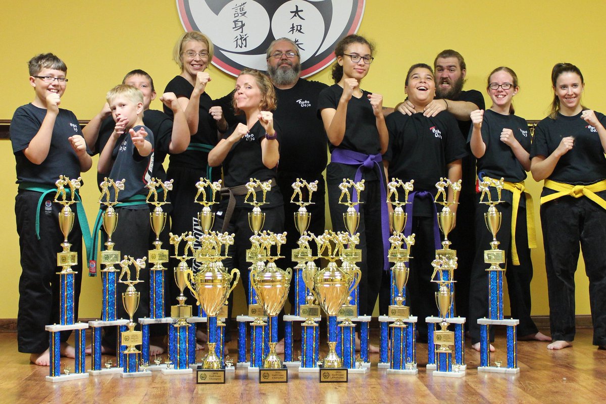 GardnerFamilyX3's tweet photo. #lol #havingfun @MidwayBudoDojo #students #martialarts #gcmac #weapons #sparring #kata #GrandChampion #nwfdailynews https://t.co/Y9kpHdnhgW