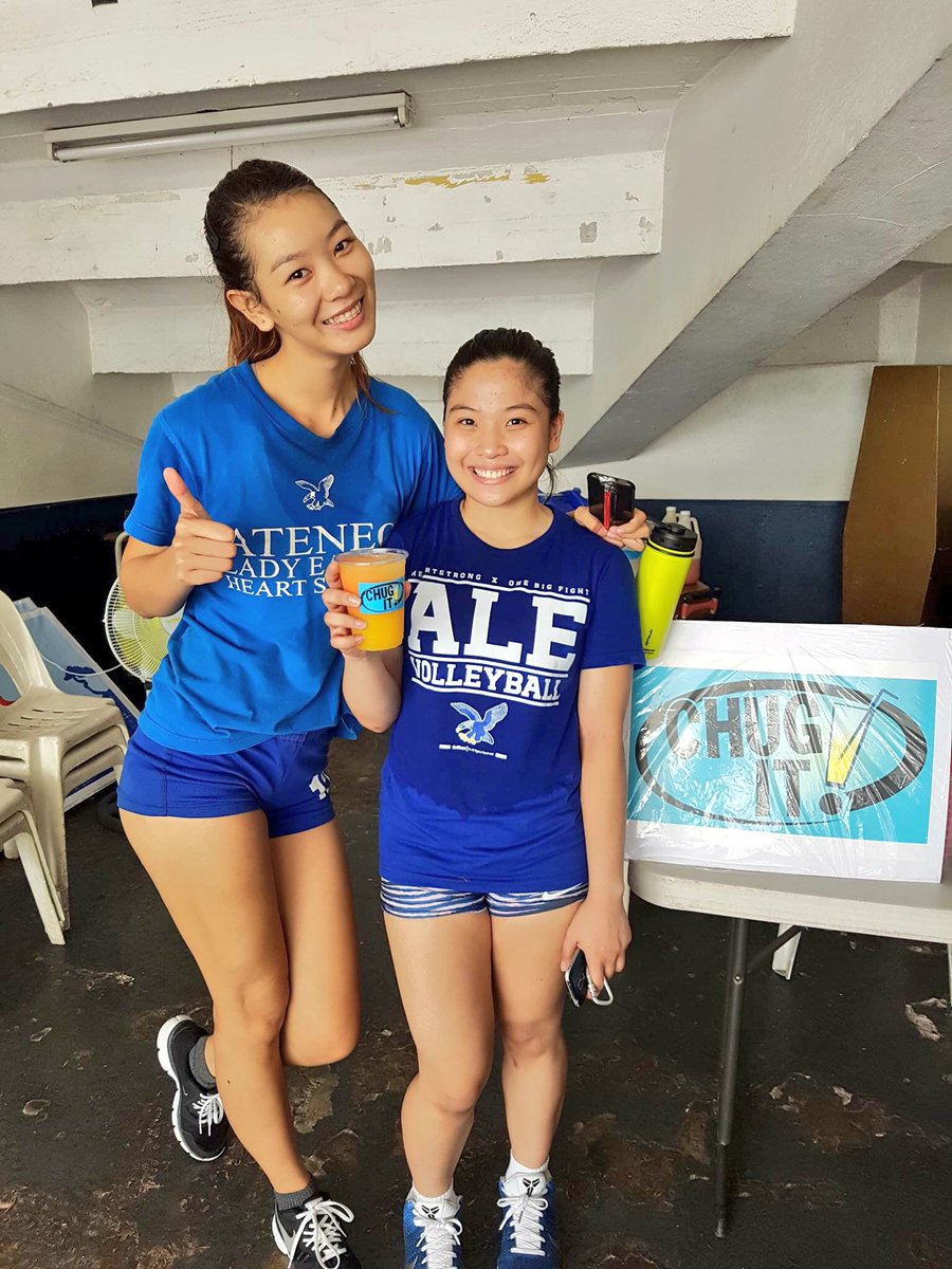 LetsChugIt's tweet photo. Guess who dropped by to beat the heat with us? 🎉🏐 https://t.co/RBEBAefPLO