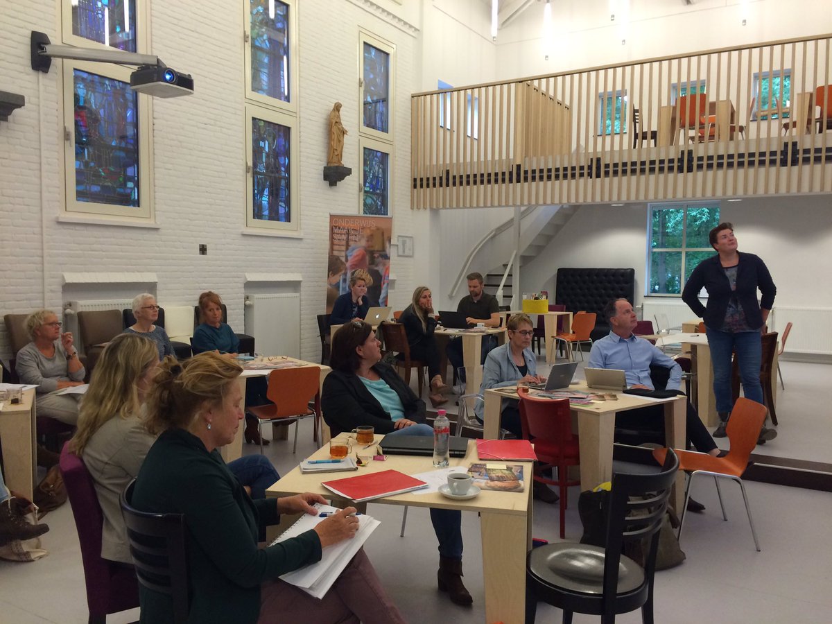 nataliefentener's tweet photo. @meettocreate betrokken en gemotiveerde belangstelling. Inge en Barbara verzorgen samen de presentatie. https://t.co/J93GxfhohT