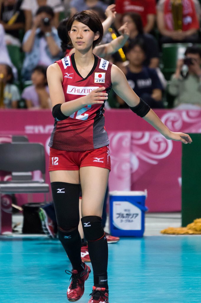 石井優希が人気の理由は 似てるのは誰 仲良し家族とプロフィールも 女子バレー どんぐりのスポーツ図鑑