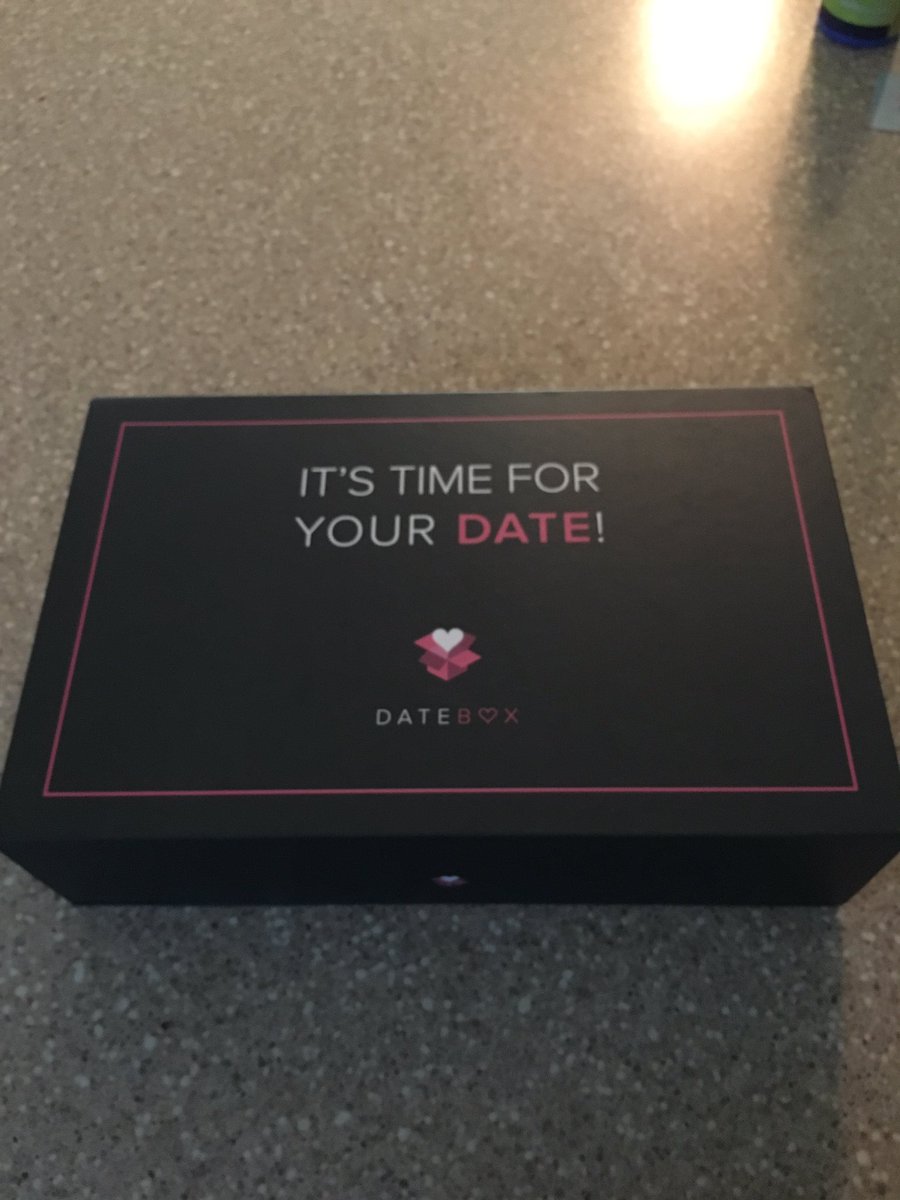 AlexaHirsch11's tweet image. Guys, if you're in a relationship...get yourself a datebox. It was SO fun! #getdatebox