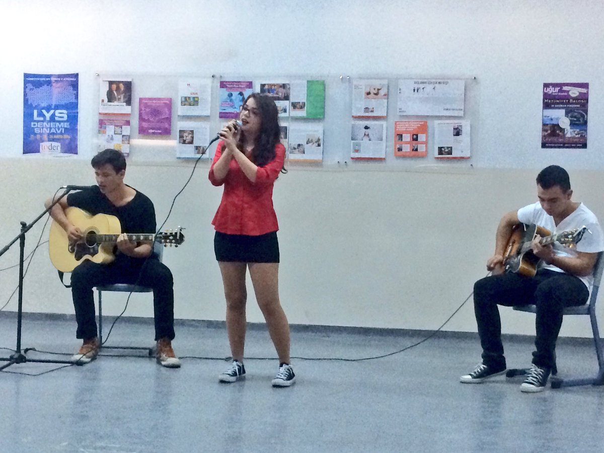 UAL GENÇLİK BAYRAMINI COŞKUYLA KUTLARKEN "GENÇLİĞİN ATA'YA CEVABIYLA" ŞEHİTLERİNE ŞÜKRANLARINI SUNDU🇹🇷