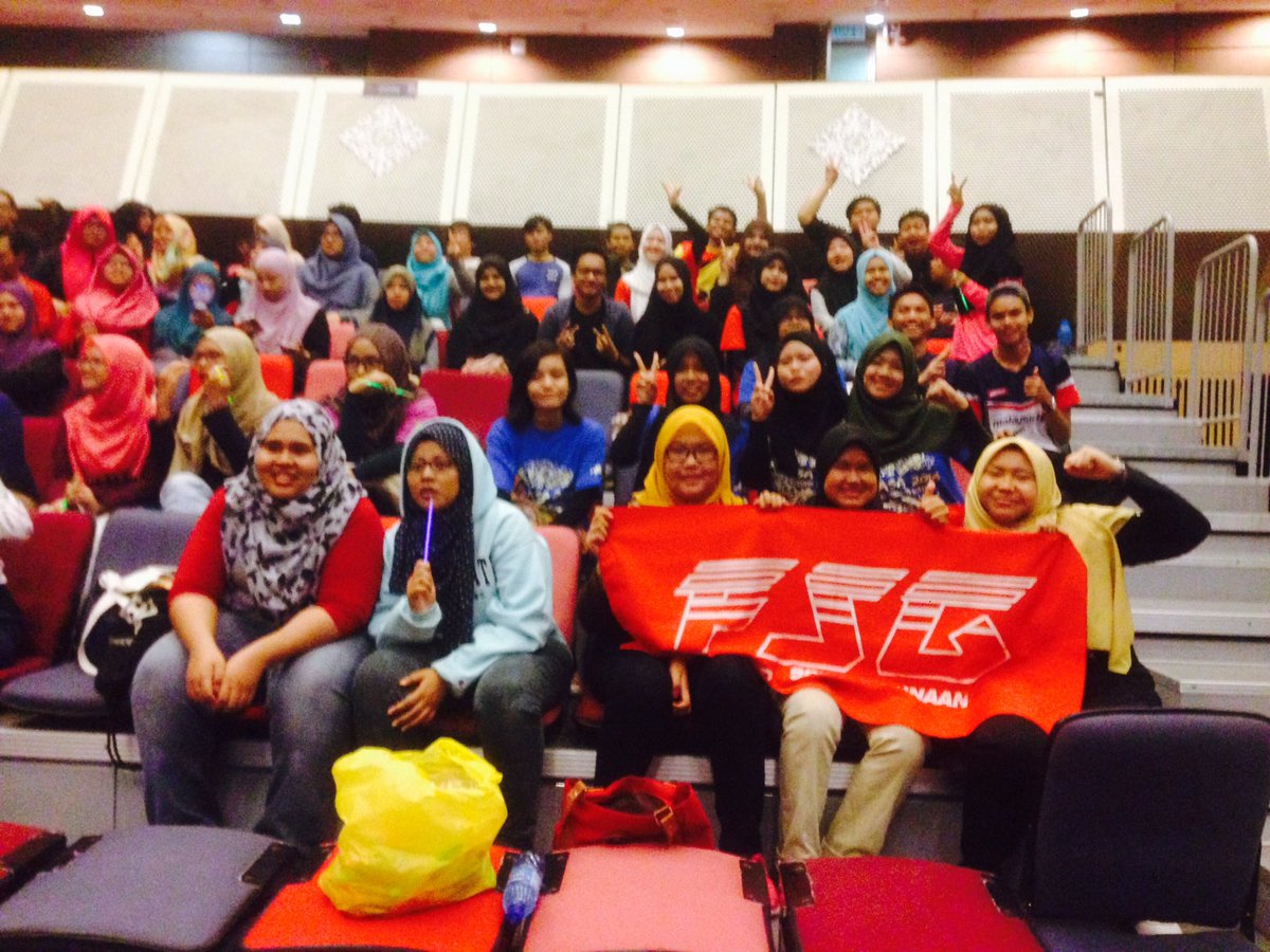 AmaneAmni's tweet photo. Kontinjen FSG!!! @MDancewirasa16 #WIRASA2016 #moderndance #FSGPADU #mdance https://t.co/qIgVWtwt0I