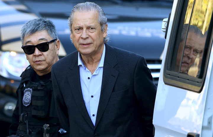 URGENTE:

Juiz Sergio Moro condena José Dirceu a 23 anos de prisão buzzfeed.com/gracilianoroch…