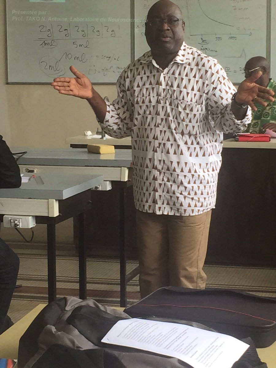 #Conférence Le Pr Antoine Tako "Les étudiants doivent changer leur comportement. Il faut être pro-actif."