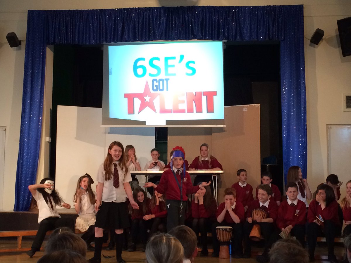 WellfieldMiddle's tweet photo. #6SE show KS2 their amazing talents! #WMSAssembly https://t.co/9jLLiFsUHg