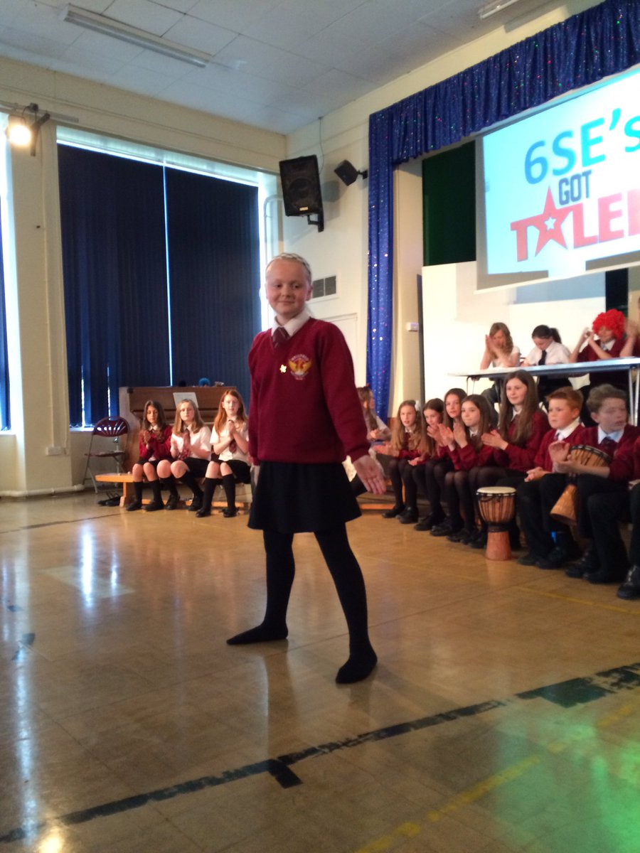 WellfieldMiddle's tweet photo. #6SE show KS2 their amazing talents! #WMSAssembly https://t.co/9jLLiFsUHg