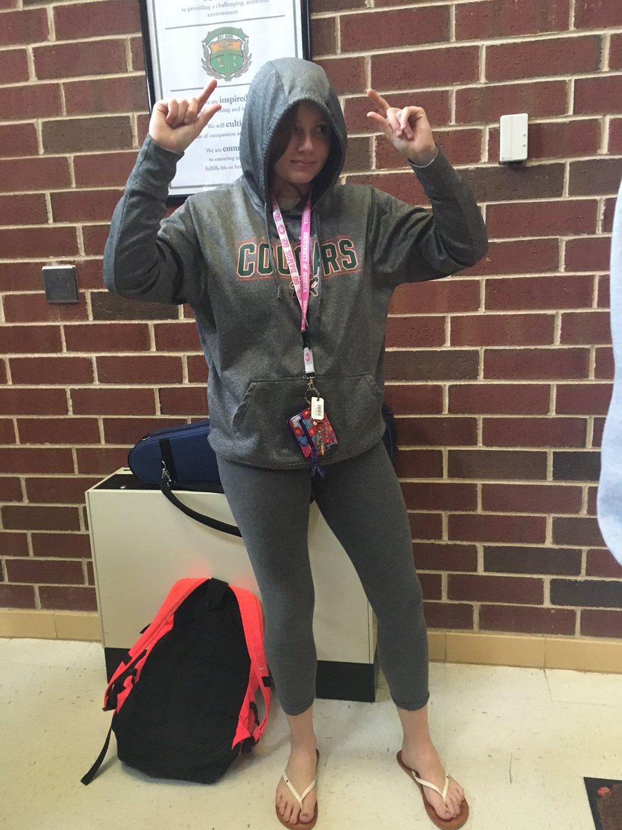 groutflt's tweet photo. @_katieyeager_ staying dry https://t.co/LDAP1PLxOU