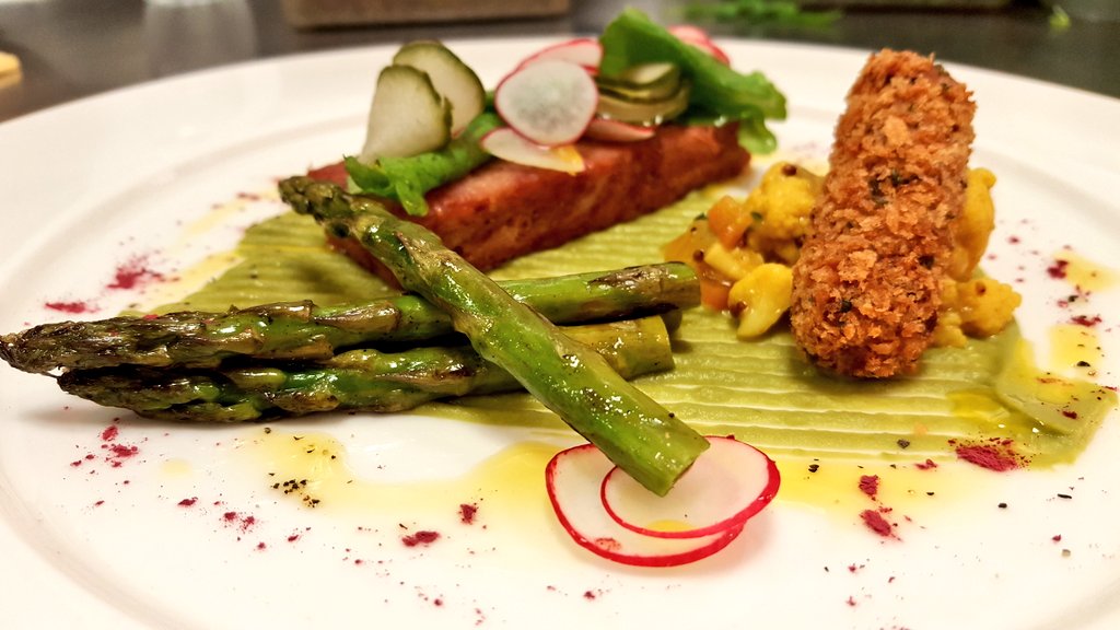 Ham hock #landggroup #ItsWhatWeDo <a href="/LussoCatering/">Lusso Catering</a> <a href="/chandco/">CH&CO</a> #foodies #bistro