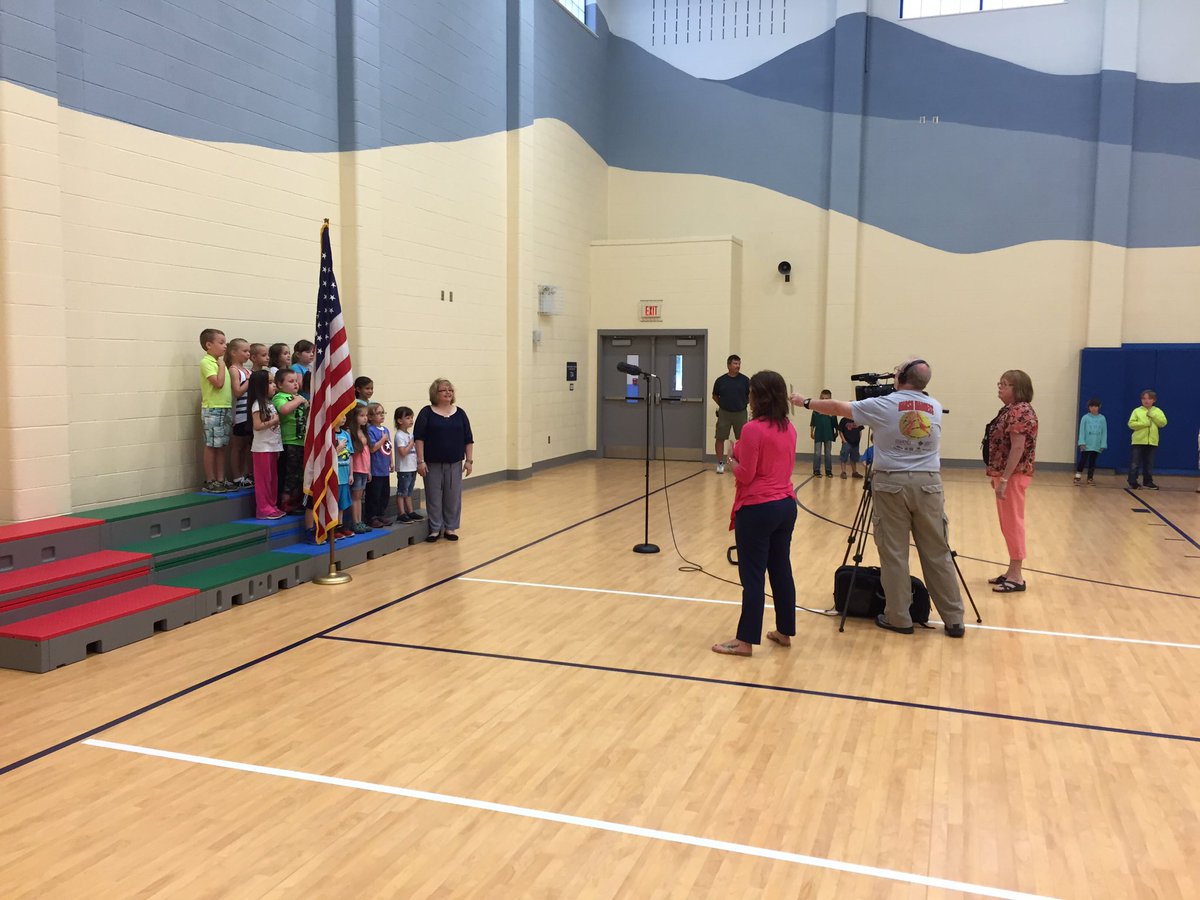 ketronelem's tweet photo. Students at Ketron do the pledge for WKPT. We are blessed! https://t.co/0splxVK1WL