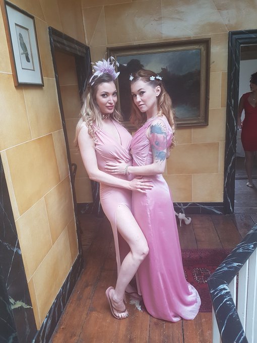 Me and the very sexy @XMISHACROSSX shooting for @dorcel yesterday #wedding (don't mind my flip flops)<a class="tags" href="/tag/xmishacrossx">@xmishacrossx</a><a href="/tag/wedding"class="tags"><span>#wedding</span></a>