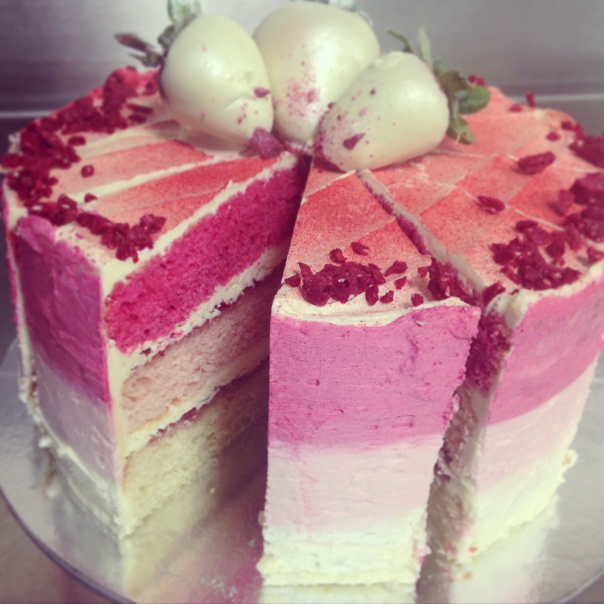Today's cake !..strawberry dream cake 🍓✨