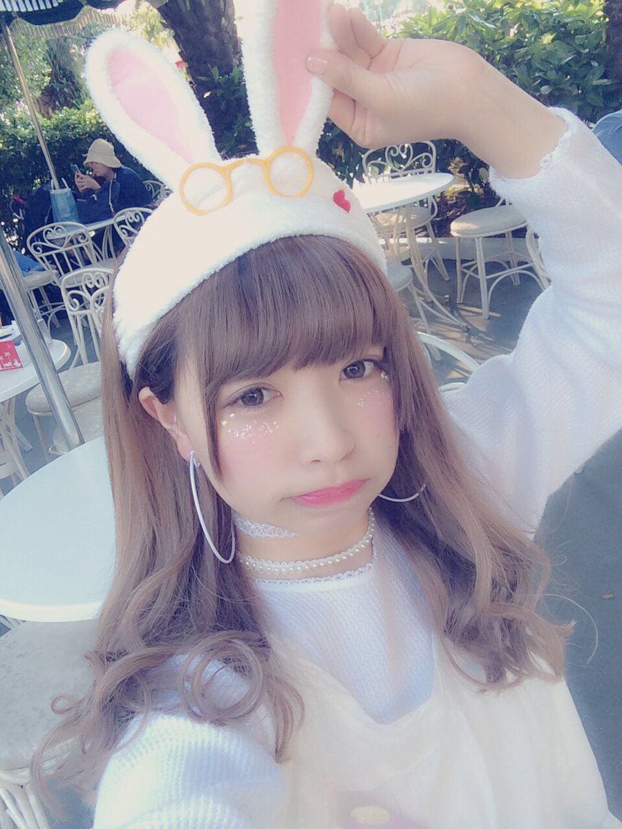 Rin 今日はかなり久しぶりにディズニーランド に行ってきた イースターはやはりとても可愛い世界で幸せ屋さん 今日はオールホワイトにうさ耳 つけてうさぎさんでした ディズニーランド なんかいいと思ったらrt