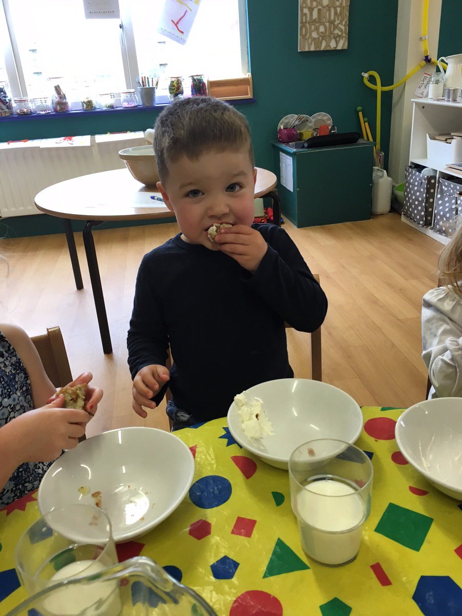 webandmorph's tweet image. We made some yummy Onion Bhaji's recently at Little Bugs! #FunWithFood #Yummy #Childcare