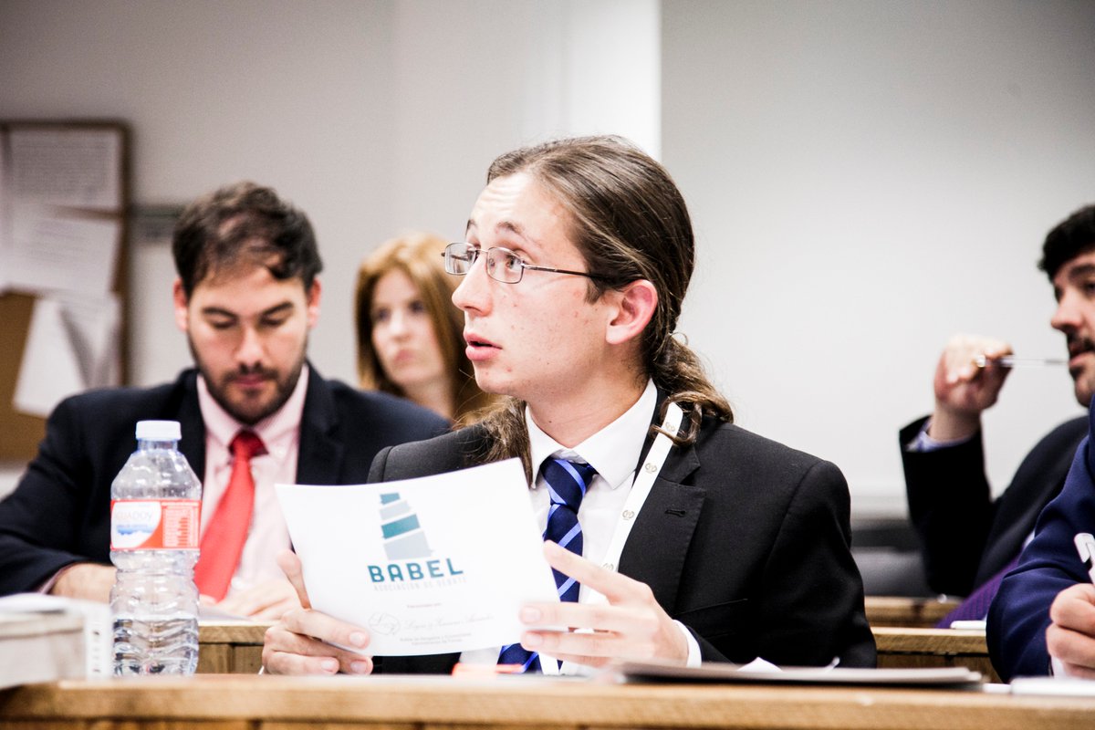 debatejudicial's tweet photo. Javier @Aznarte, Alba Escartín, José Herrero y Julio Roldán, de @BabelDebateUGR, llegaron a semifinales. Enhorabuena https://t.co/KK7zAF7T0o