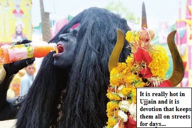 indscribe's tweet photo. Quenching the thirst. It has been too hot in Ujjain. #Simhasthalive
#Ujjain #Kumbh #Hinduism #Simhastha Tweet19 https://t.co/Jt4pl1arpM