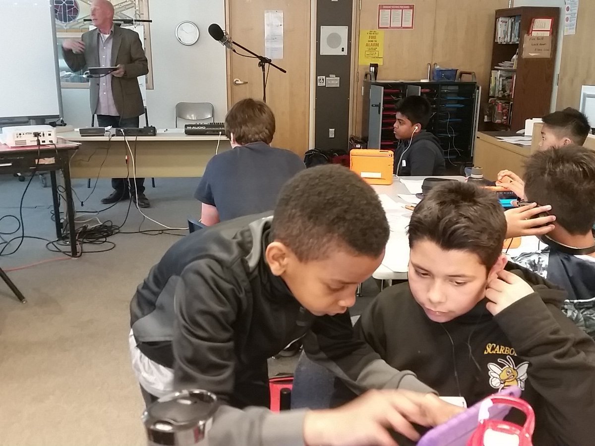 Share_Tech_Team's tweet photo. Share Tech Team members learning how to use GarageBand App: "We'll share our knowledge with others". @CsHoly https://t.co/9jXBCOv7oU