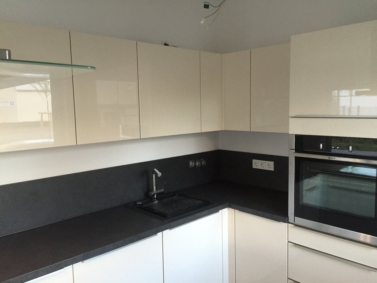 Bielecki Przemyslaw On Twitter Kuche Mit Kochhalbinsel Spritzschutz Auf Dem Wand Von Uns Heute Gebaut Wurde Https T Co 4loj57fvzp