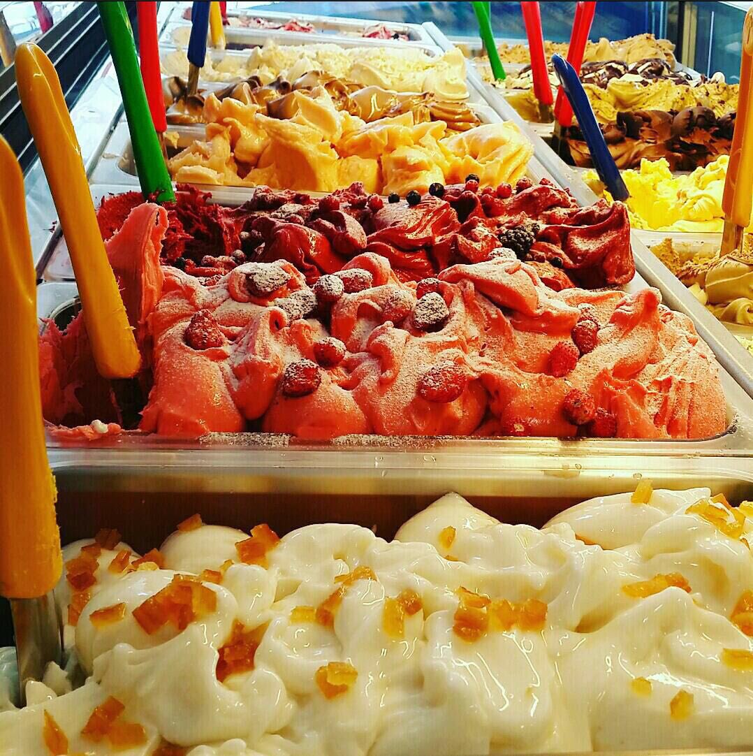 Il gelato è felicità condensata con un ingrediente speciale ..la nostra artigianalità <a href="/ampitweet/">AMPI</a> #gelato #gelateria