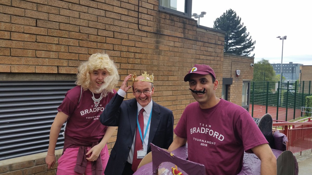 TeamBurgundyUOB's tweet photo. The new king of Bradford 
#EndOfYear2016 
#uobteamburgundy https://t.co/8twK9BY57I