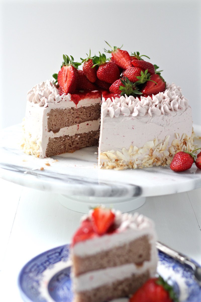 bessiebakes's tweet image. KICK OFF STRAWBERRY SEASON WITH A DREAMY STRAWBERRY CAKE WITH ALL NATURAL STRAWBERRY FLAVOR bessiebakes.com/dreamy-strawbe…