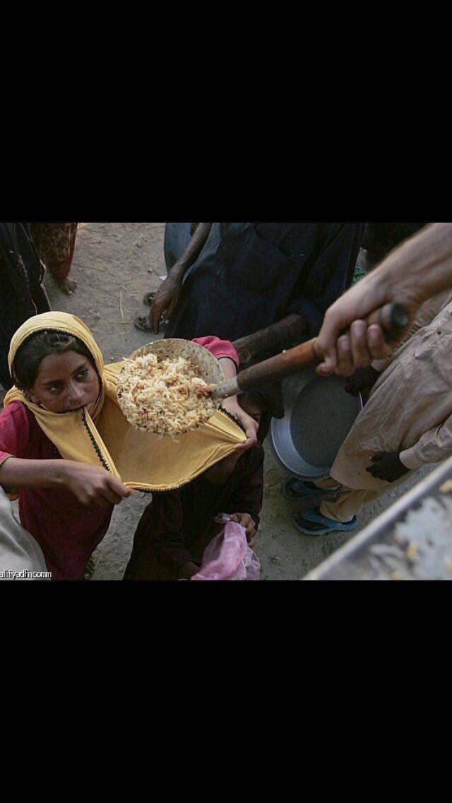 إحفظوا صور ترفكم!!  حولنا أمم تتألم !! تجوع وتقصف وتقتل دعوة قبل رمضان .. لا تتباهوا بتصوير السفرة والوان الطعام